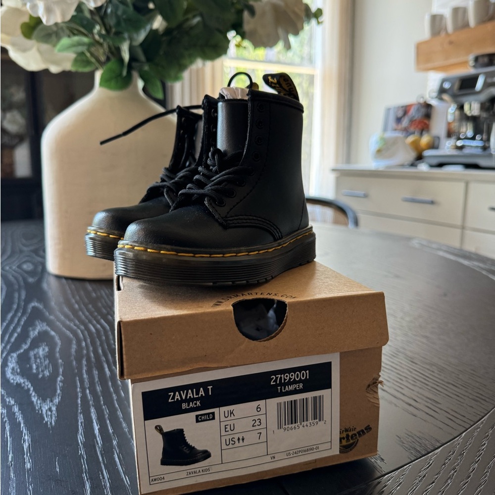 Dr. Martens Zavala Lace Up Boot (7C)